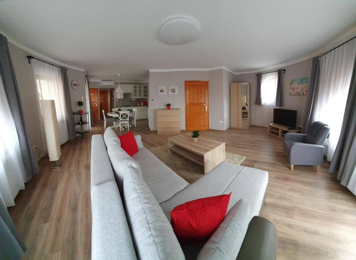 Pannonia Apartman Esztergom Extérieur photo