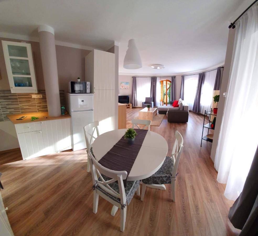 Pannonia Apartman Esztergom Extérieur photo