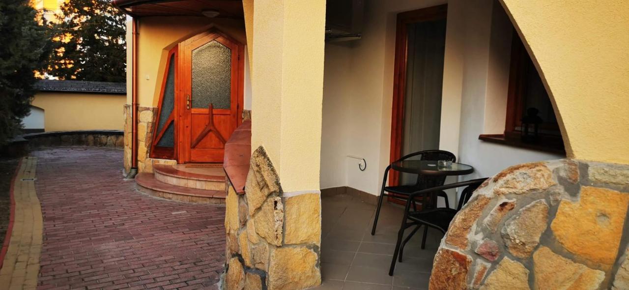 Pannonia Apartman Esztergom Extérieur photo